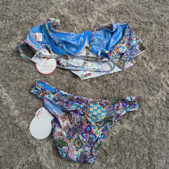 2 Piece Bathing Suit/ Bikini With Flounce Top Wire Bra - Picture 3 of 5